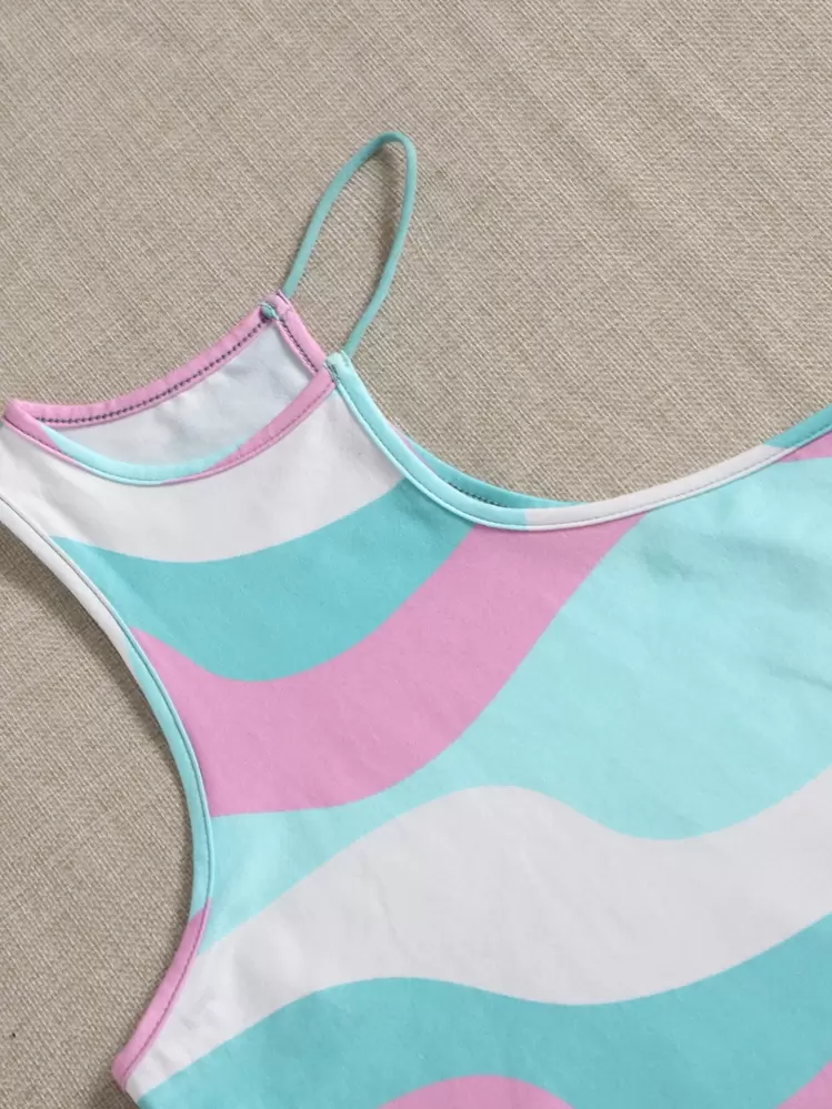 SHEIN EZwear Top corto con estampado de dibujo de cuello asimétrico - Multicolor - Añade 4