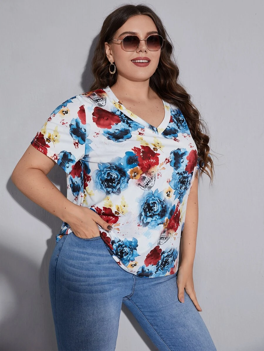 SHEIN 大碼花卉圖案和骷髅圖案V領T恤 - 彩色 - 查看 1