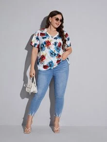 SHEIN 大碼花卉圖案和骷髅圖案V領T恤 - 彩色 - 查看 5