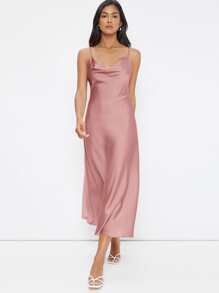 BizChic Robe À Fines Brides À Col Bénitier Unicolore Vêtements De Travail