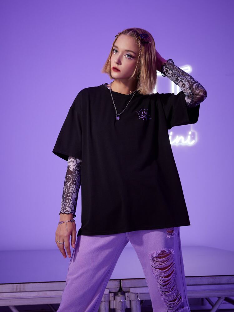 ROMWE Street Life เสื้อยืด Gemini กราฟิกตัวอักษรและการ์ตูน ไม่รวมเสื้อตาข่าย - สีดำ - ดู 6