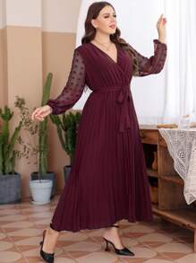 Modelyn 大碼圓點燈籠袖交叉領百褶下擺繫腰帶連衣裙 - 酒紅色 - 查看 5