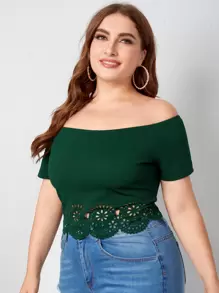 SHEIN Privé Talla grande Camiseta con escote hombros descubiertos, con borde de encaje láser con forma de concha - Verde Oscuro - Ver 5