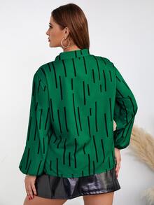 SHEIN Unity 大碼圖案印花缺口領燈籠袖襯衫 - 綠色 - 查看 2