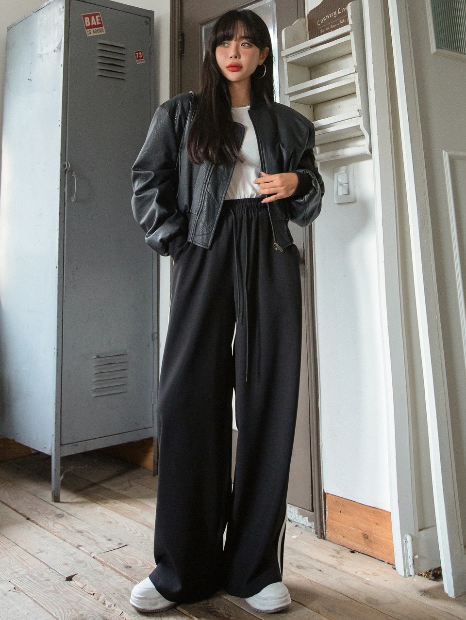 Contrast Side Seam Drawstring Waist Wide Leg Pants