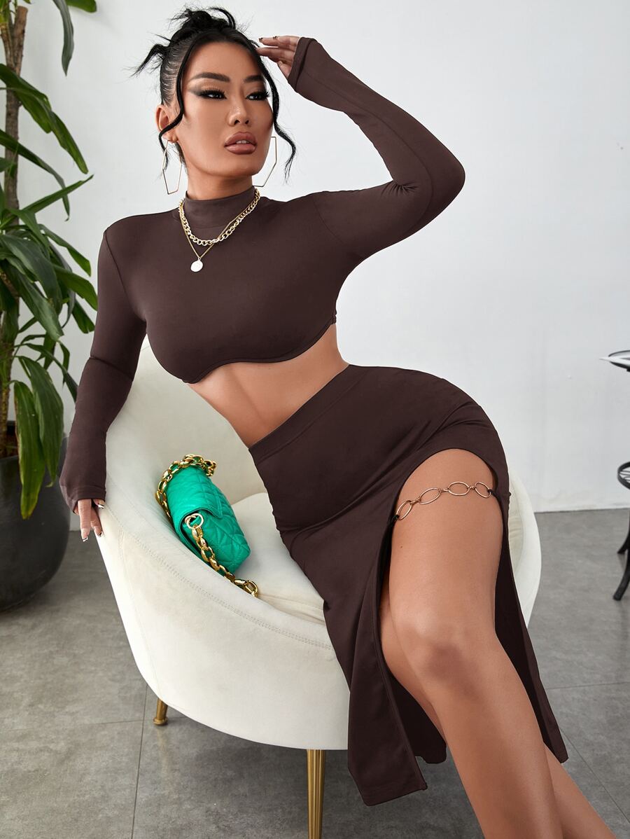 SHEIN SXY 素色小高領短款T恤和鏈條細節半身裙 - 巧克力棕 - 查看 1