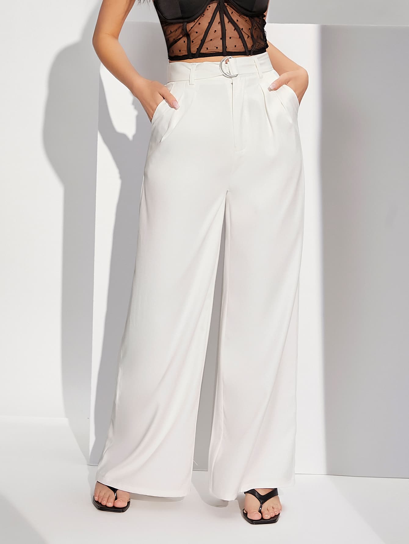SHEIN 高腰金屬扣環腰帶闊腿褲 - 白色 - 查看 1
