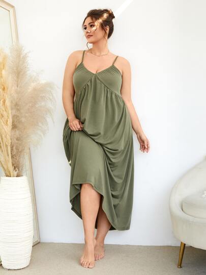 Plus solidna piżamowa sukienka nocna na ramiączkach, długa sukienka