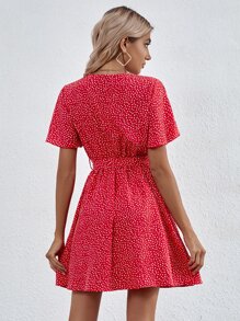 SHEIN Unity Vestido con cinturón de cuello cruzado con estampado con diseño fruncido - Rojo - Ver 2