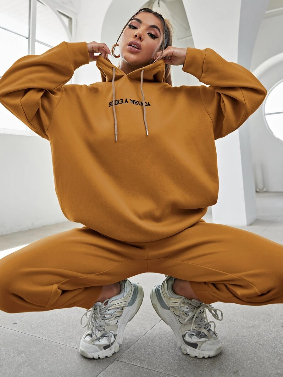 SHEIN Unity 字母刺繡落肩袖連帽衫和衛褲 - 薑色 - 查看 1
