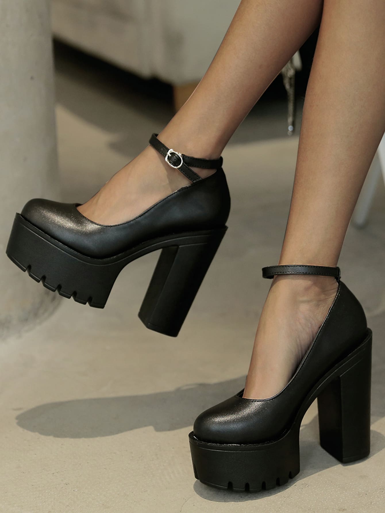 ¿¿Es Esto Lo Nuevo de Tacones gruesos minimalista plataforma tira tobillera  ?? | ROMWE