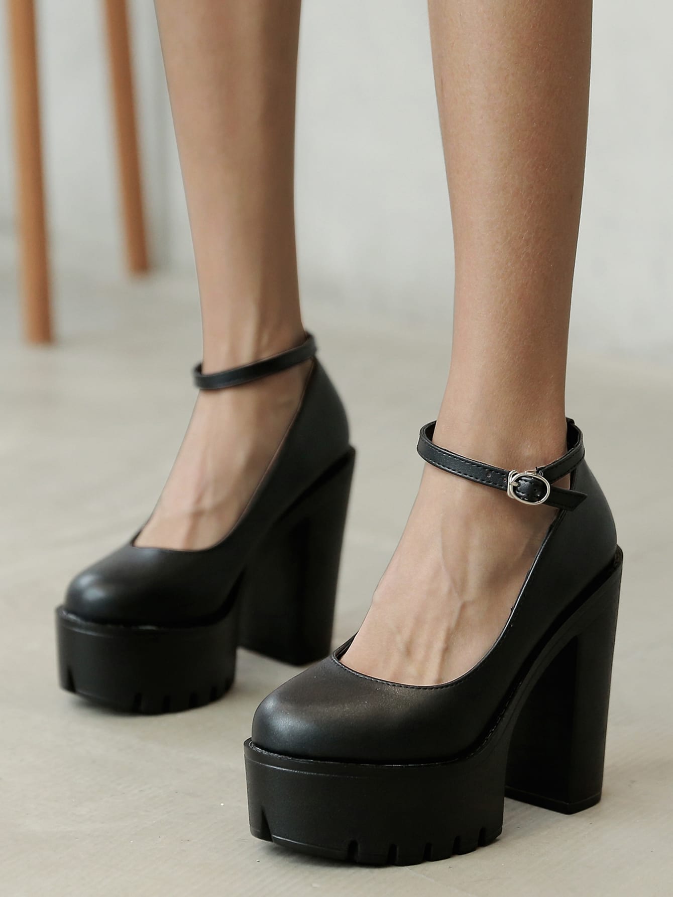 Es Esto Lo Nuevo de Tacones gruesos minimalista plataforma tira tobillera  ?? | ROMWE