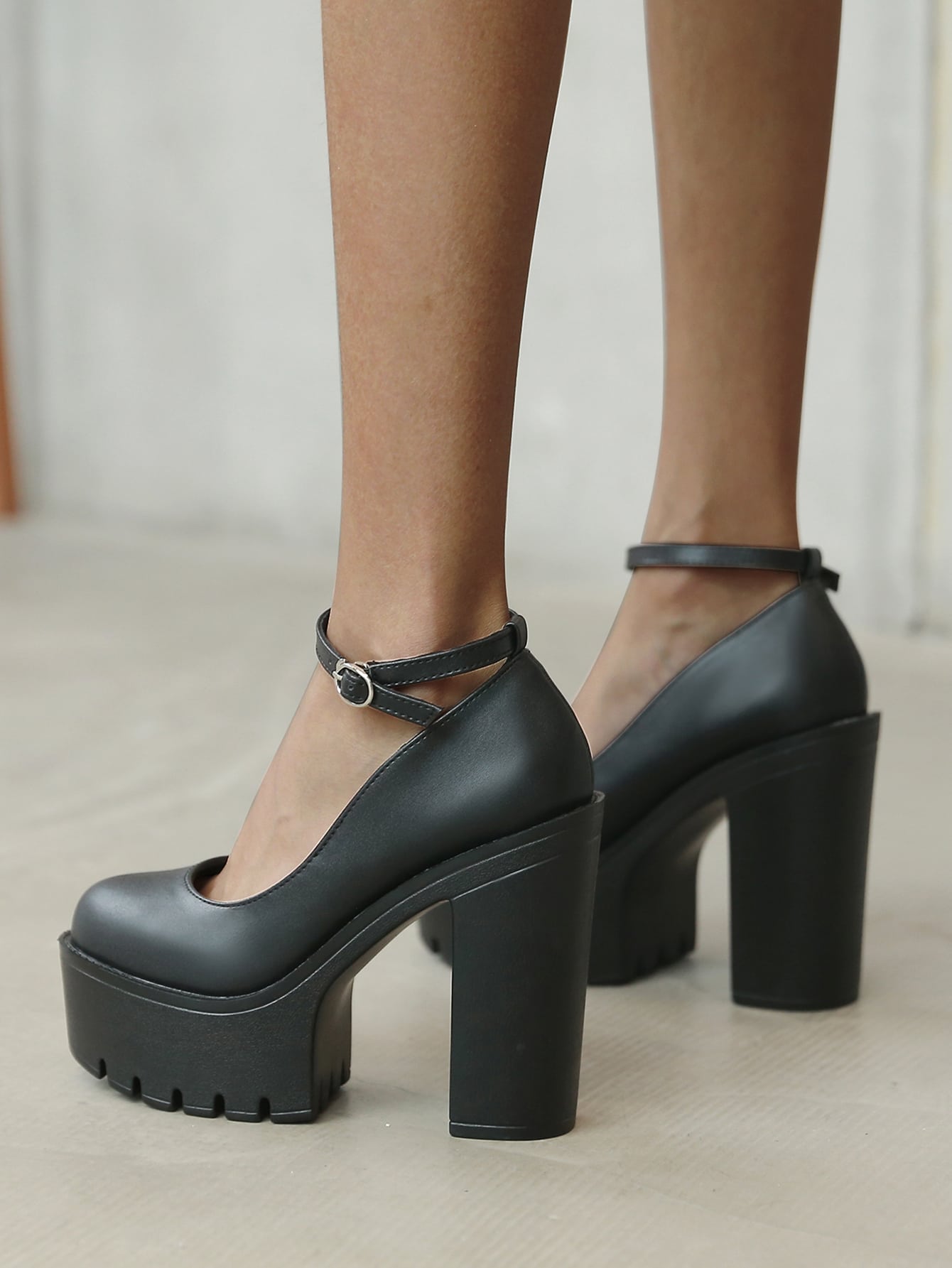 ¿¿Es Esto Lo Nuevo de Tacones gruesos minimalista plataforma tira tobillera  ?? | ROMWE
