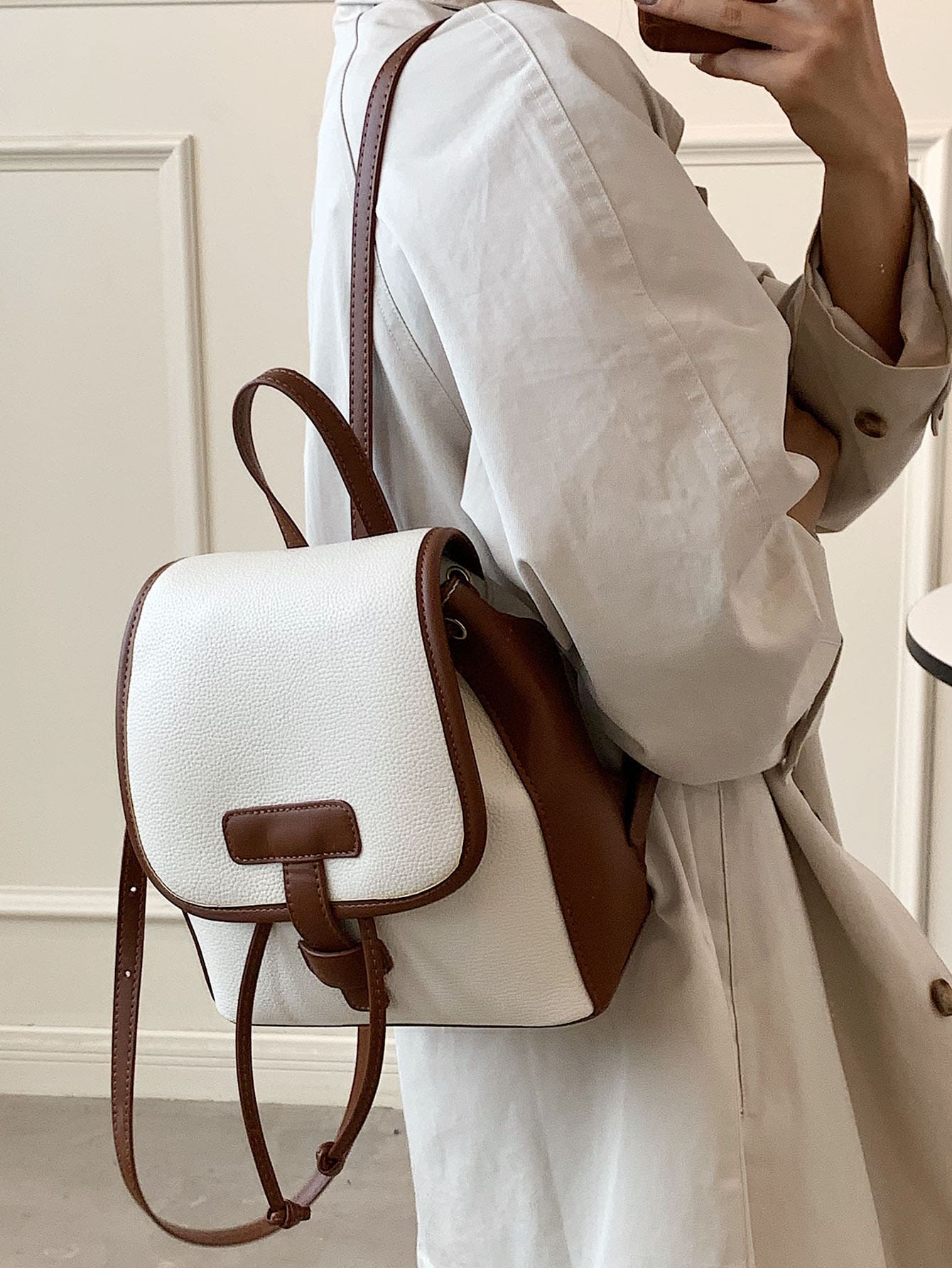 極簡風格抽繩設計翻蓋背包 - 白色 - 查看 1