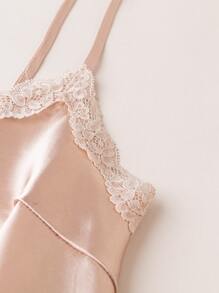 蕾絲邊緞面吊帶上衣和花卉圖案短褲睡衣套裝 - 彩色 - 查看 3