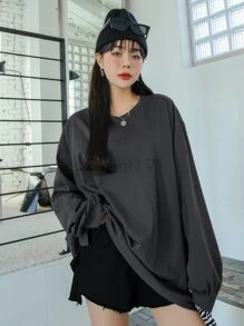 DAZY Áo phông có họa tiết chữ cái xẻ vai trễ vai - Màu xám đen - Xem 3