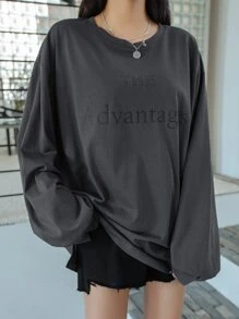 DAZY Áo phông có họa tiết chữ cái xẻ vai trễ vai - Màu xám đen - Xem 5