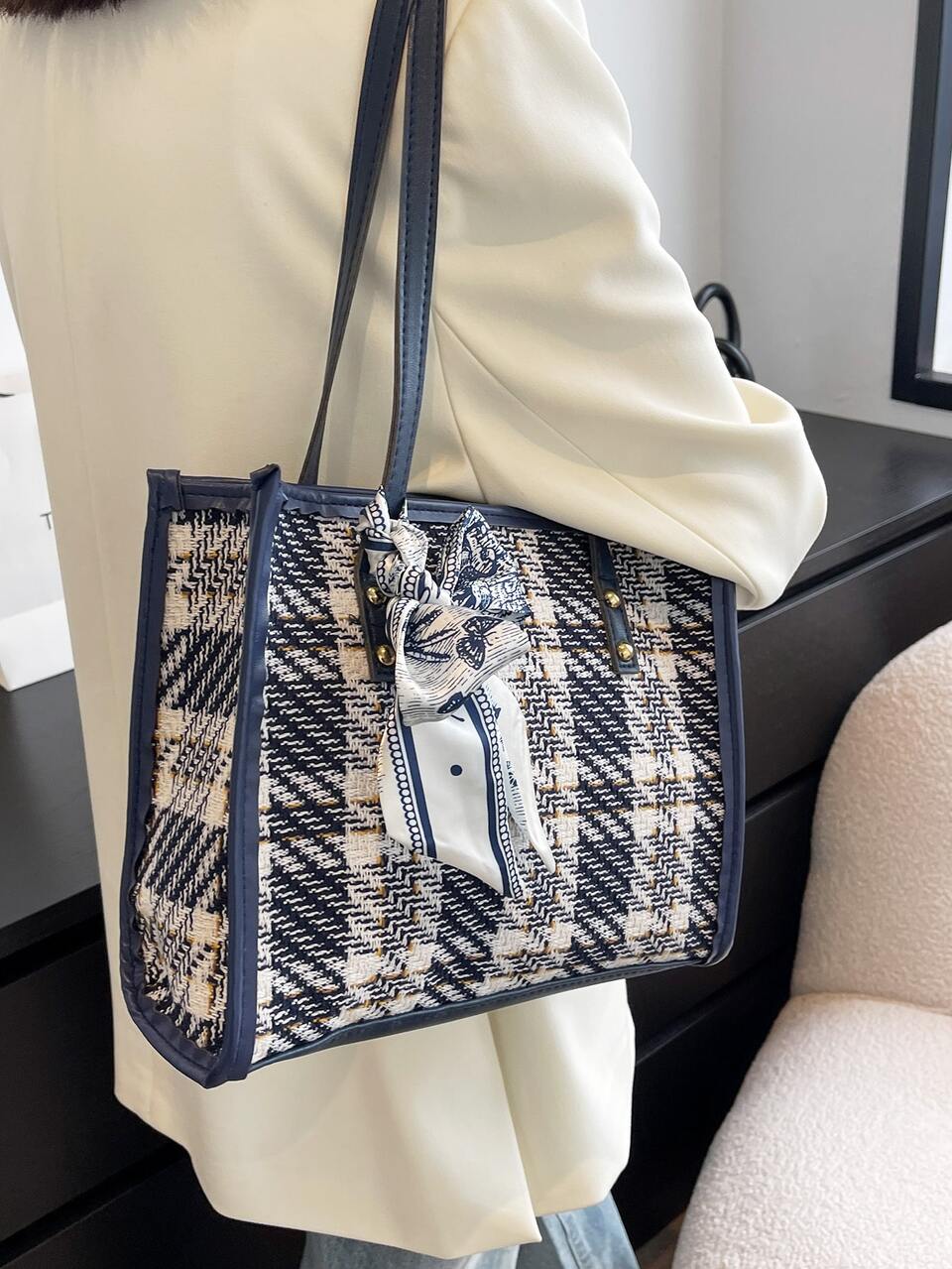 Fashionable Striped 1 Piece Plaid Large Capacity Shoulder Bag With Fashionable Tote Bag And Scarf, For Women, Rookies & White-Collar Workers, For Teacher Gifts, For Girl, Teen Girls, For Lady, For Female For Business/Commute/Work/Office, For Festivals/Vacation/Holiday, Bow Purse For Women, Best Teacher Gift
