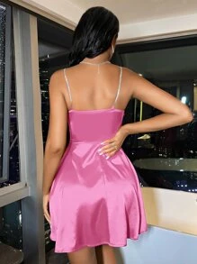 Vestido de tirantes con diamante de imitación con cadena con tira de satén - Rosa Fucsia - Ver 2