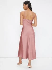 BizChic Robe À Fines Brides À Col Bénitier Unicolore Vêtements De Travail