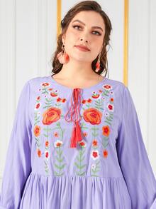 大码花卉刺绣流苏系带领灯笼袖荷叶边下摆连衣裙 - 紫丁香色 - 查看 3