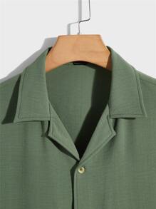 Manfinity VCAY Camisa casual con botones de manga corta de corte holgado para hombre - Verde militar - Ver 4