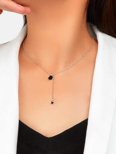 قلادة بتعليقة دائري