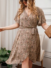 Mulvari 大碼碎花蝴蝶袖圍裹繫腰帶洋裝