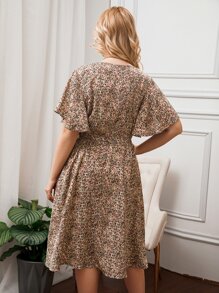 Mulvari 大碼碎花蝴蝶袖圍裹繫腰帶洋裝