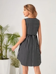 EMERY ROSE 前紐扣弧形下擺條紋圖案洋裝 - 黑與白 - 查看 2