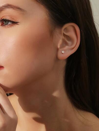 1入組方晶鋯石花朵裝飾耳釘