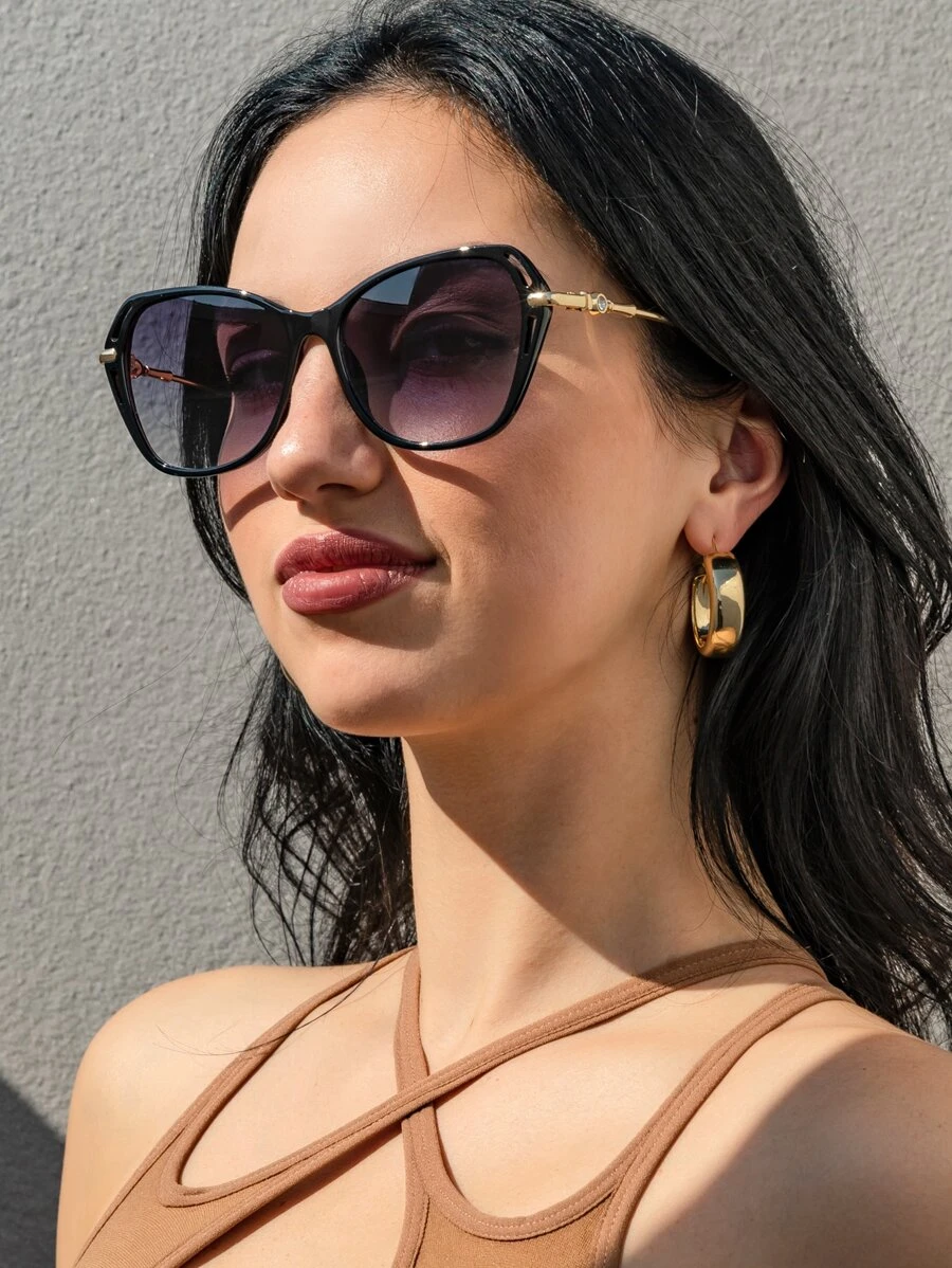 1 chiếc kính thời trang bằng nhựa hình vuông rỗng dành cho nữ, thời trang khi đi nghỉ - màu đen - Xem 1