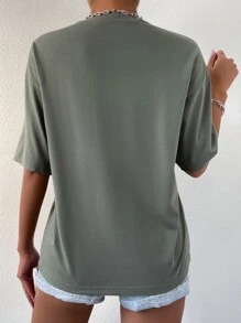 SHEIN MOOSTA Slogan Graphic Drop Vai Tee Chúc Một Ngày Tốt Lành - xanh quân đội - Xem 2