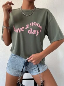 SHEIN MOOSTA Slogan Graphic Drop Vai Tee Chúc Một Ngày Tốt Lành - xanh quân đội - Xem 5