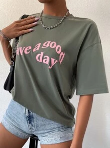 SHEIN MOOSTA Slogan Graphic Drop Vai Tee Chúc Một Ngày Tốt Lành - xanh quân đội - Xem 6
