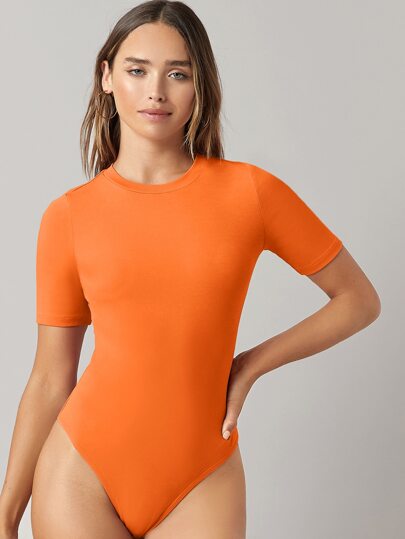 بذلة ملائمة بالشكل الصلب