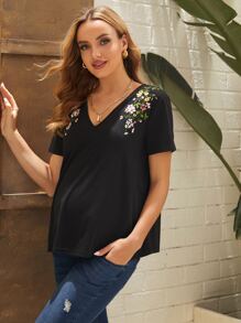 SHEIN Maternity Floral Embroidered V-neck Top - Black - View 6