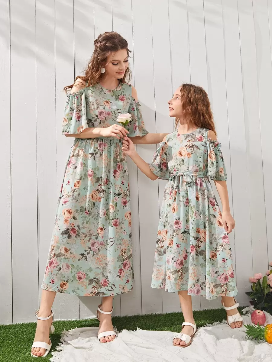 SHEIN 女孩花卉圖案挖肩繫腰帶連衣裙 - 彩色 - 查看 1