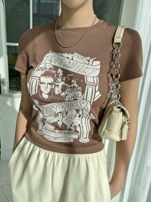 DAZY تي شيرت مطبوع بشعار وشكل رسومي، توب نسائي قصير