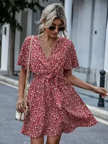 SHEIN LUNE 小碎花蝴蝶袖繫腰帶洋裝