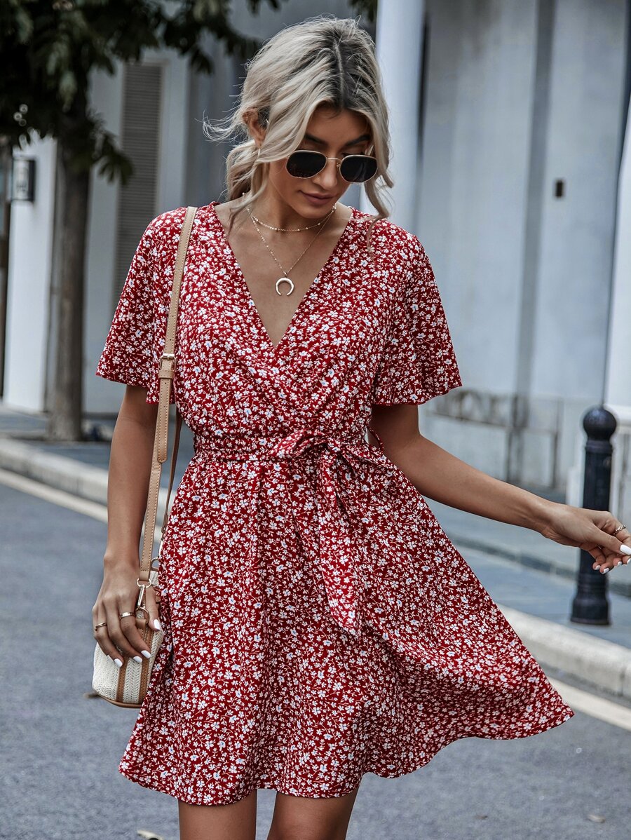 SHEIN LUNE 小碎花蝴蝶袖繫腰帶洋裝