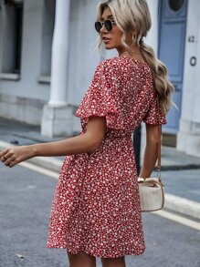 SHEIN LUNE 小碎花蝴蝶袖繫腰帶洋裝