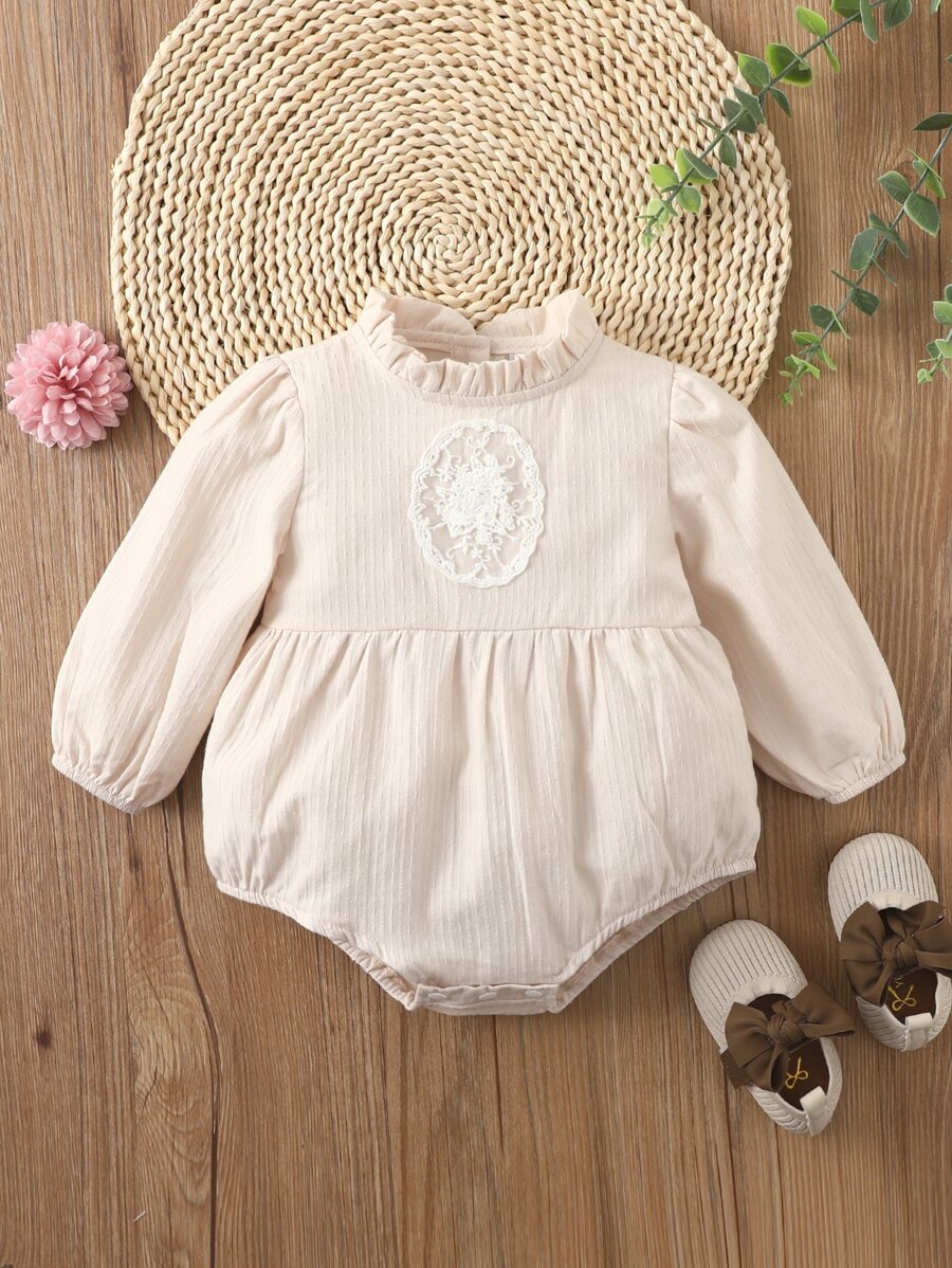 嬰兒蕾絲細節木耳邊領燈籠袖連身背心