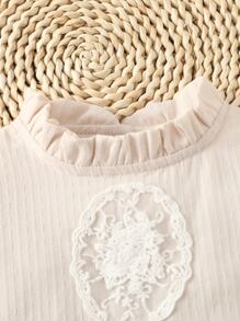 嬰兒蕾絲細節木耳邊領燈籠袖連身背心