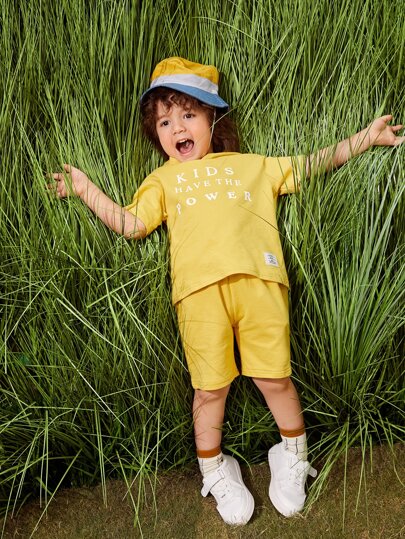 SHEIN Toddler Boys Slogan Graphic Patched Detail Hooded Top & Shorts Set