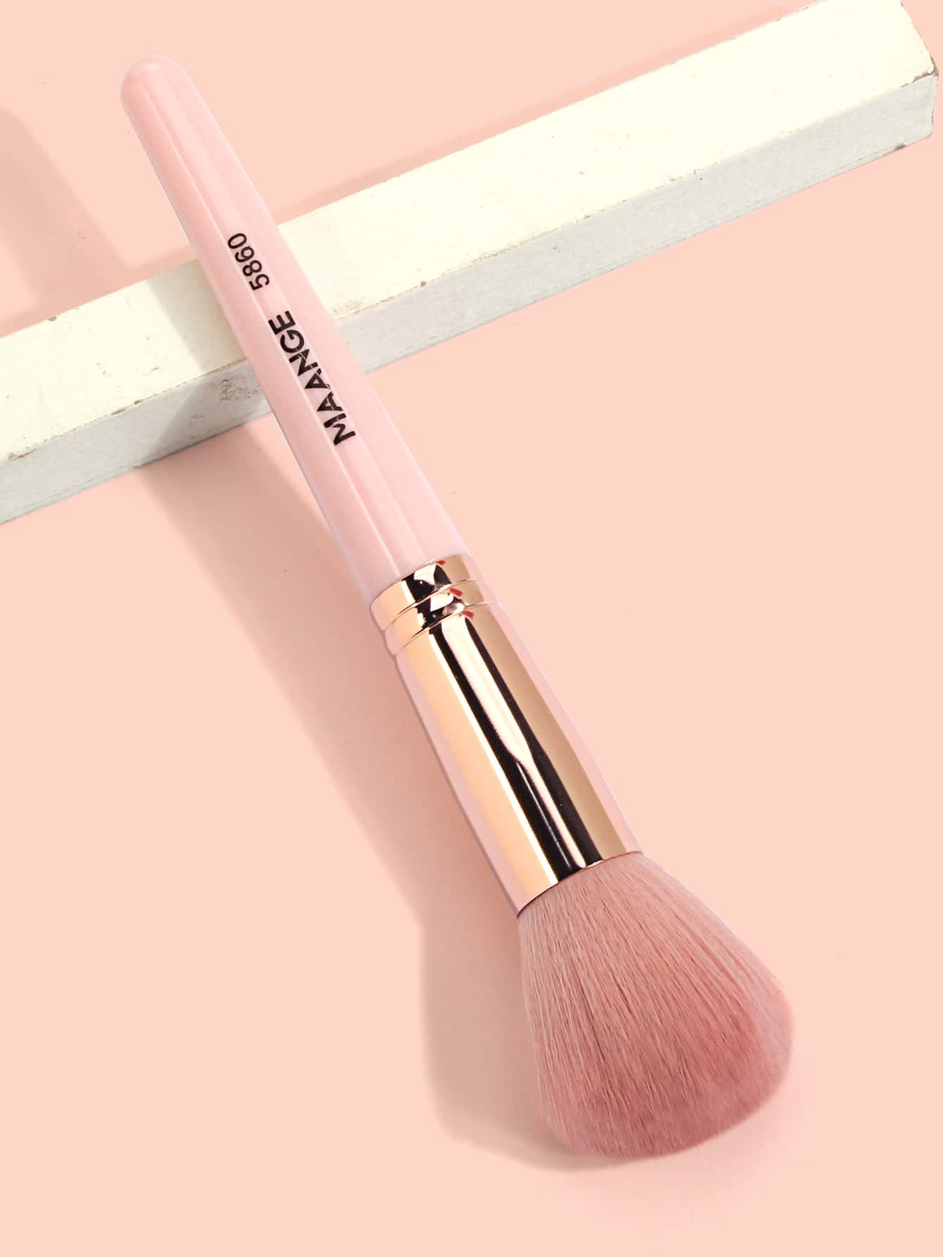 1pc Pink Blush Brush, Soft Fiber Material, Portable And Travel-Friendly, Versatile For Powder Foundation, Concealer, Blush, Contouring, Bronzer, And Loose Powder Application