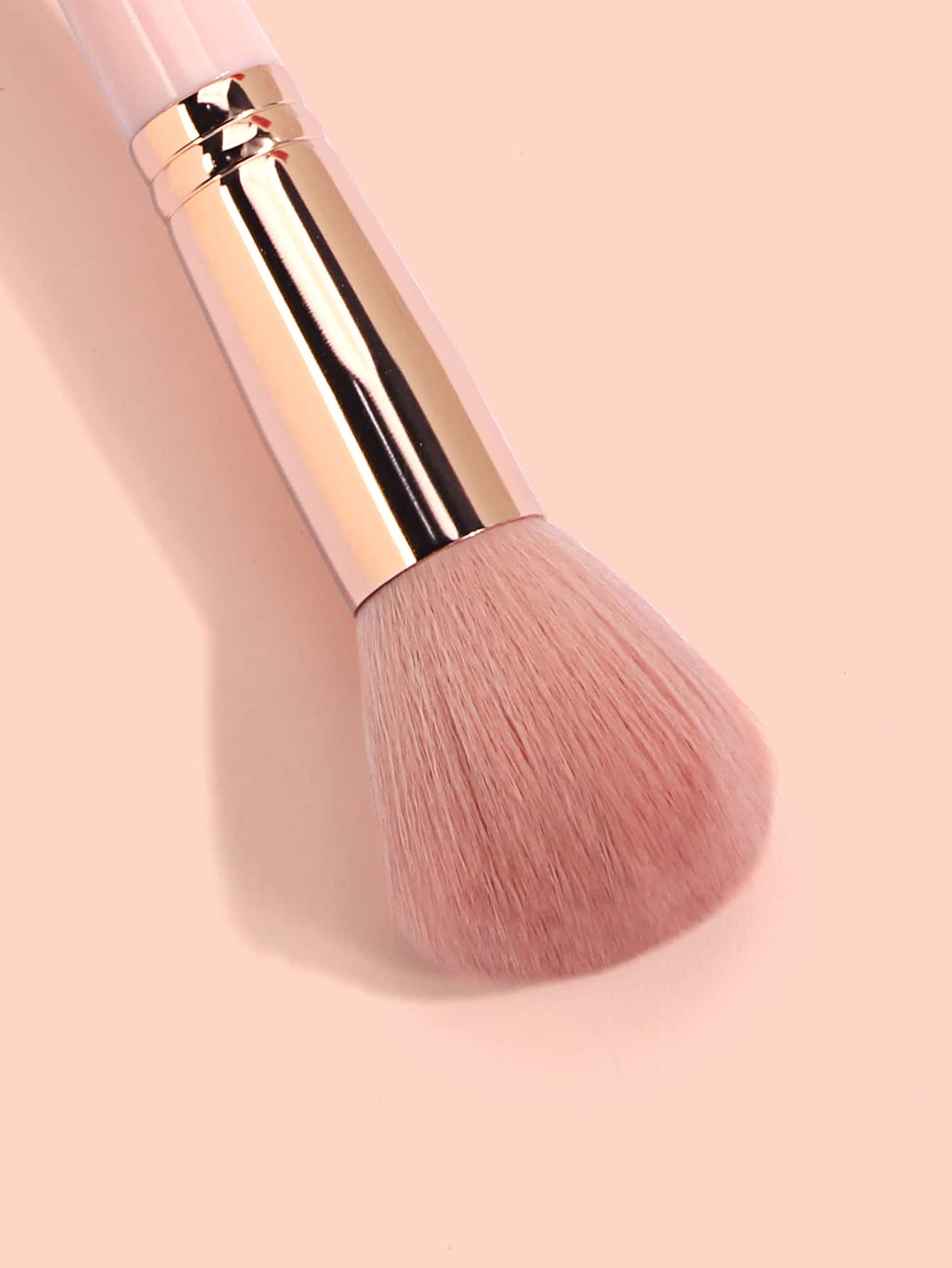 1pc Pink Blush Brush, Soft Fiber Material, Portable And Travel-Friendly, Versatile For Powder Foundation, Concealer, Blush, Contouring, Bronzer, And Loose Powder Application