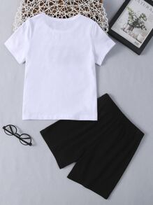 SHEIN 2 chiếc Áo thun cotton in hình cậu bé trẻ tuổi và bộ quần short in tiếng Anh màu trơn, mùa xuân/hè - Đen và trắng - Xem 2
