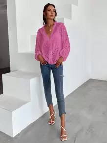 Aveloria 素色網眼刺繡缺口V領襯衫