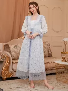 Conjunto de pijama/bata con vestido bordado con ojales de encaje en contraste y bata con ribete de volantes y cinturón